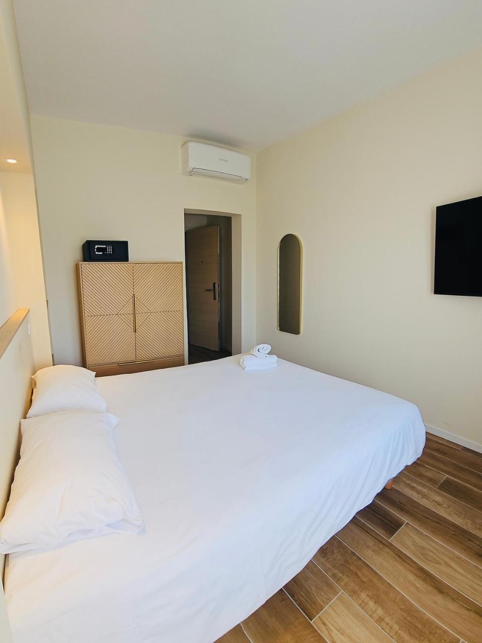 Adonis Sanary Grand Hotel Des Bains מראה חיצוני תמונה